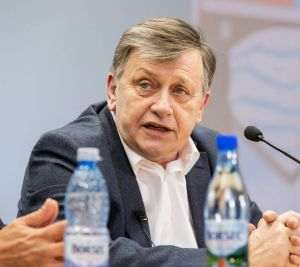 Crin Antonescu: "Sunt suficient de experimentat să ştiu că victoria în alegeri nu este decisă de exit poluri"